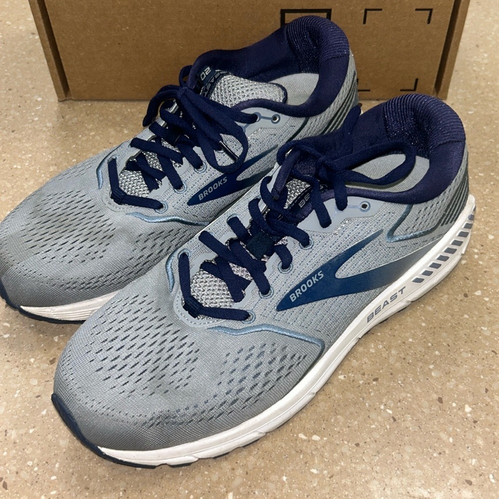 Brooks Beast Sneakers Size 10 Gently used